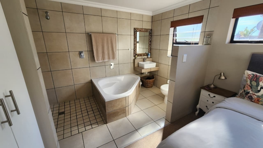 5 Bedroom Property for Sale in Vredenburg Western Cape